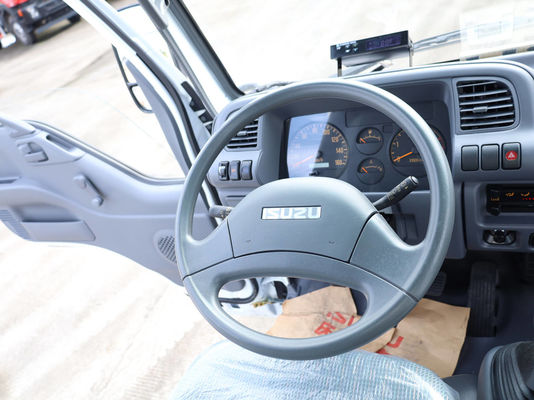 QINGLING ISUZU KV100 100P खाद्य मांस मछली परिवहन के लिए प्रशीतित ट्रक NKR फ्रीजर 5 टन THERMO KING RV380 प्रशीतन