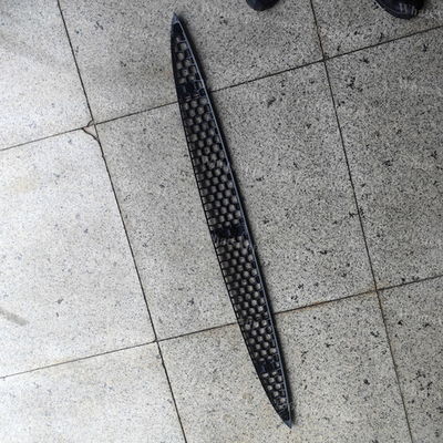 988025 GRILLE-LOWER-TK BLACK,SP थर्मो किंग T-600M, T-800M, T-1000M, T-680Pro, T-880Pro, T-1080Pro के निचले कवर