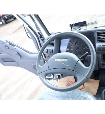 Isuzu 100p जापान ब्रांड ट्रक चेसिस 4.1 मीटर लंबाई के साथ THERMO KING प्रशीतन इकाइयों के साथ प्रशीतित बॉक्स RV380V 4X2 मिनी 3tons 2 टन फ्रीजर प्रशीतित ट्रक